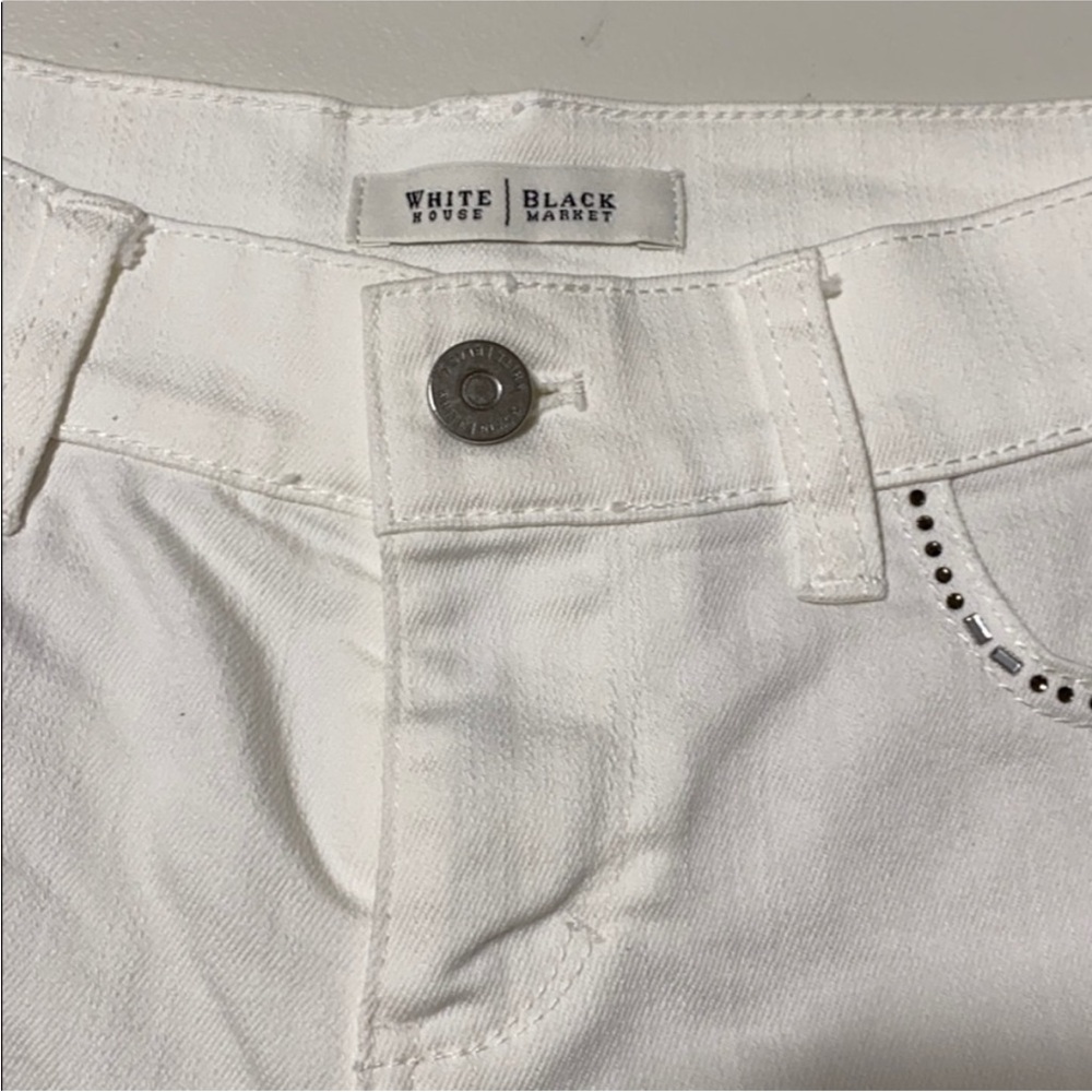 White House Black Market White Denim Shorts Rhinestone Cuffed Hem Sz 2 no flaws - Picture 7 of 12